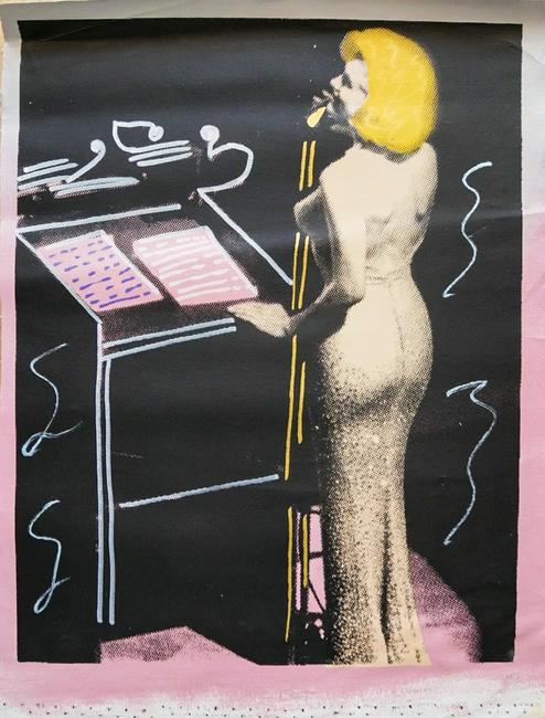Marilyn, singing